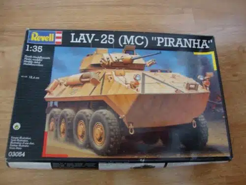 REVELL 03054 lav-259 (mc) piranha