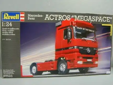 Revell 07526 Mercedes Benz Actros "megaspace"