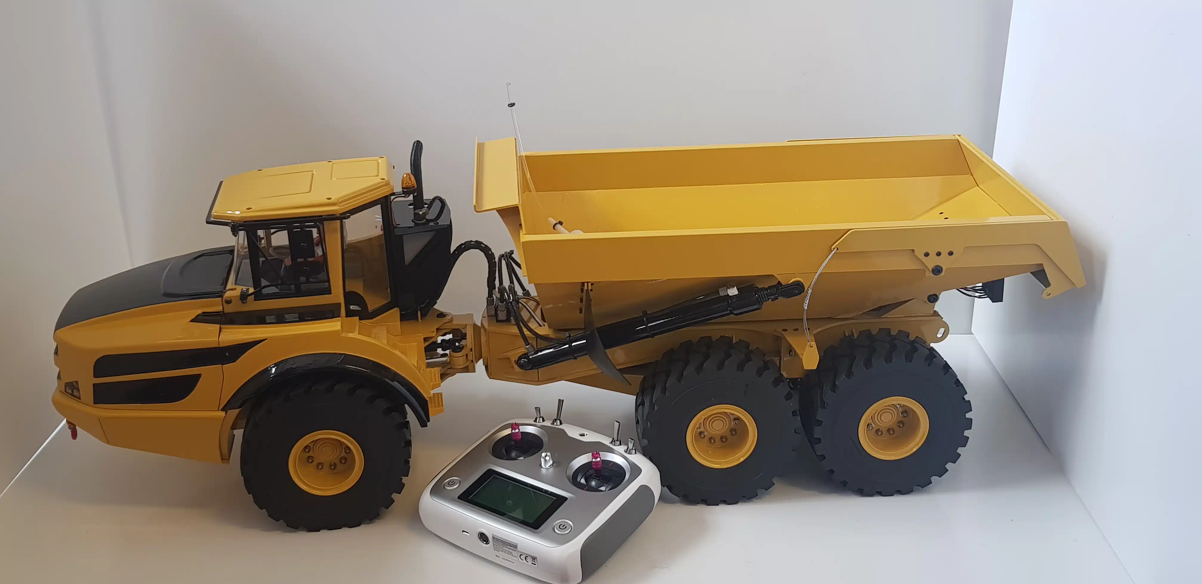 Knikdumper RTR zonder accu met zender