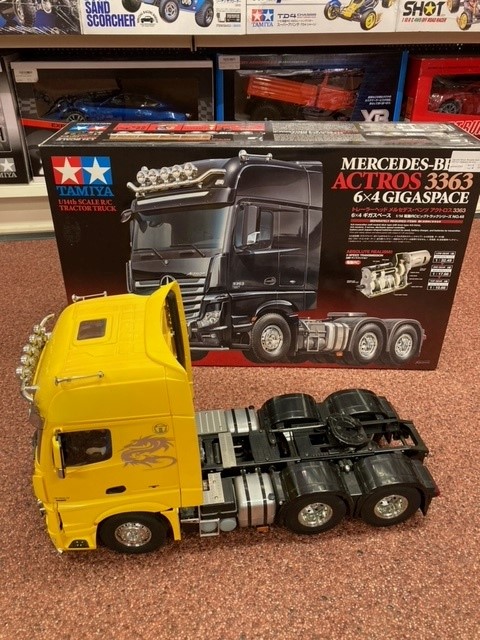 Gebruikte Tamiya Mercedes-Benz Actros 3363 6x4 Gigaspace met doos