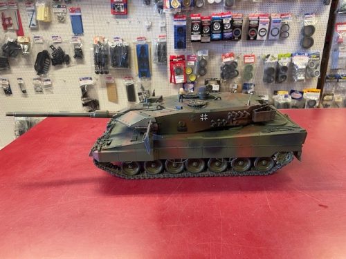 Gebruikte Tamiya 56020 Leopard 2A6 Main Battle Tank met Verlichting en Geluid