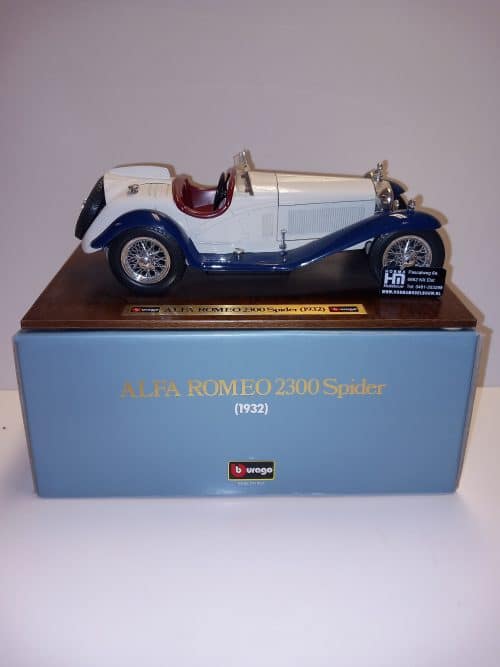 BURAGO Alfa Romeo 2300 Spider Jaar 1932 rood / zilver / blauw code 3508