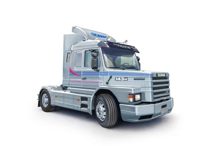 Italeri 0736 Scania T 143M 500 Topline