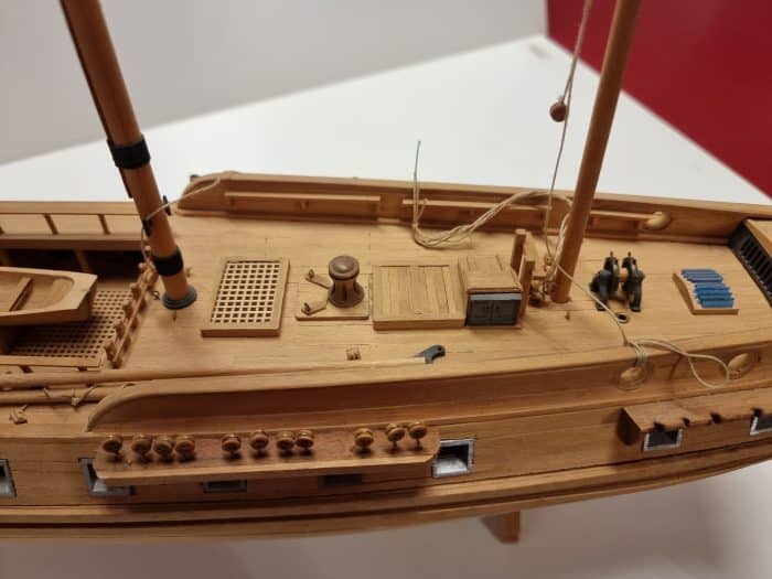 Voor de hobbyist, niet afgebouwde boot met beslag