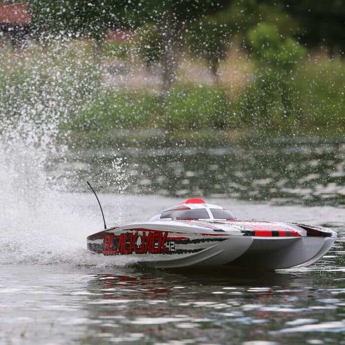 ProBoat Blackjack 42-inch brushless catamaran RTR 8S Wit/ Rood