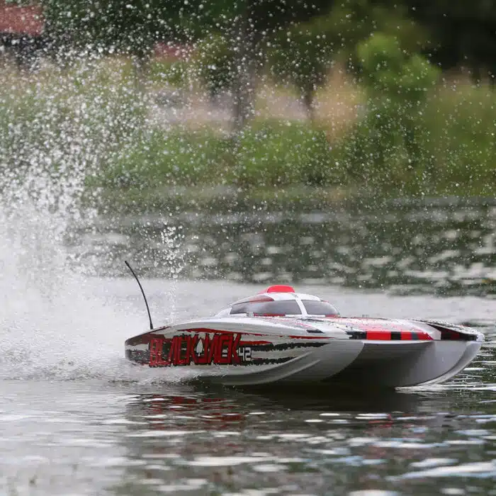 ProBoat Blackjack 42-inch brushless catamaran RTR 8S Wit/ Rood