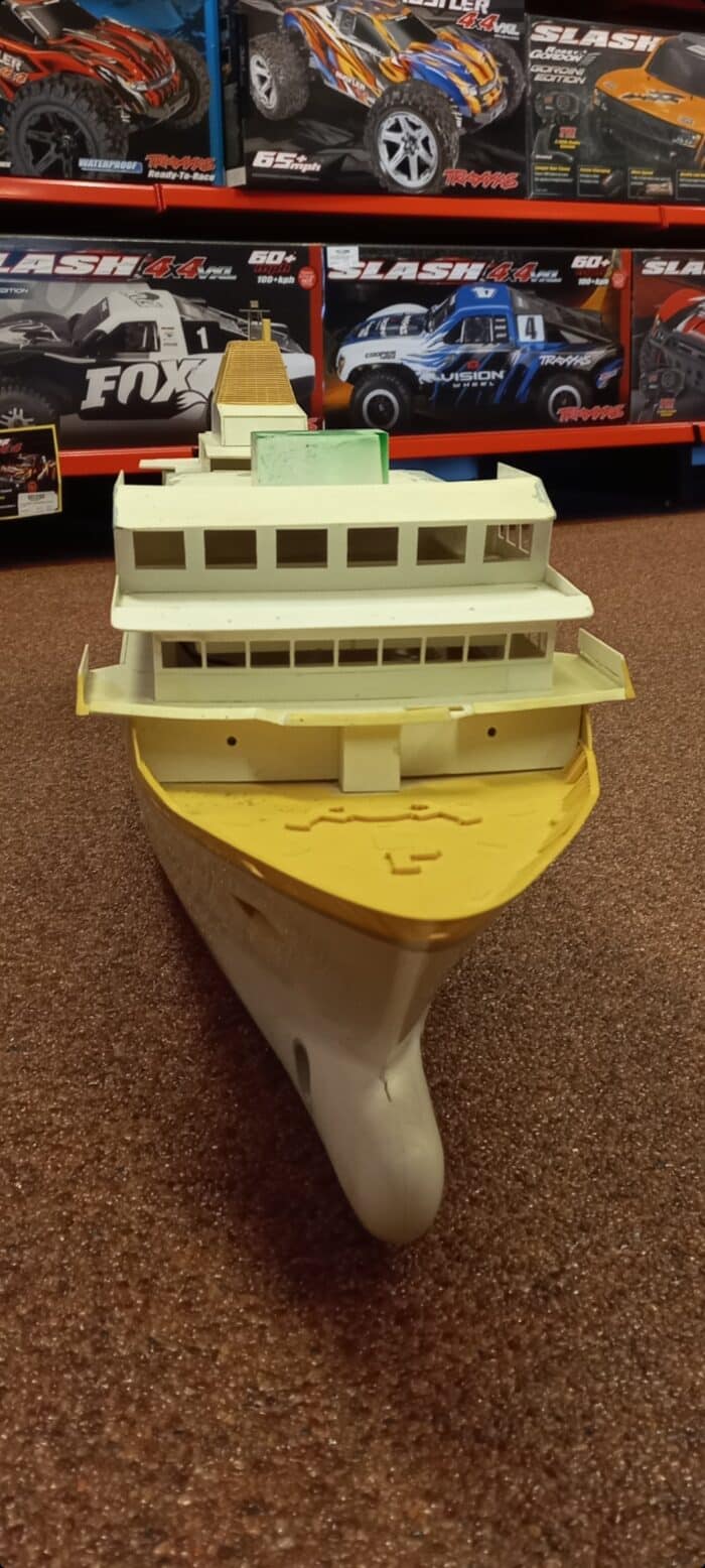 Deels gebouwde Robbe 1177 MS Hanseatic met alle toebehoren erbij