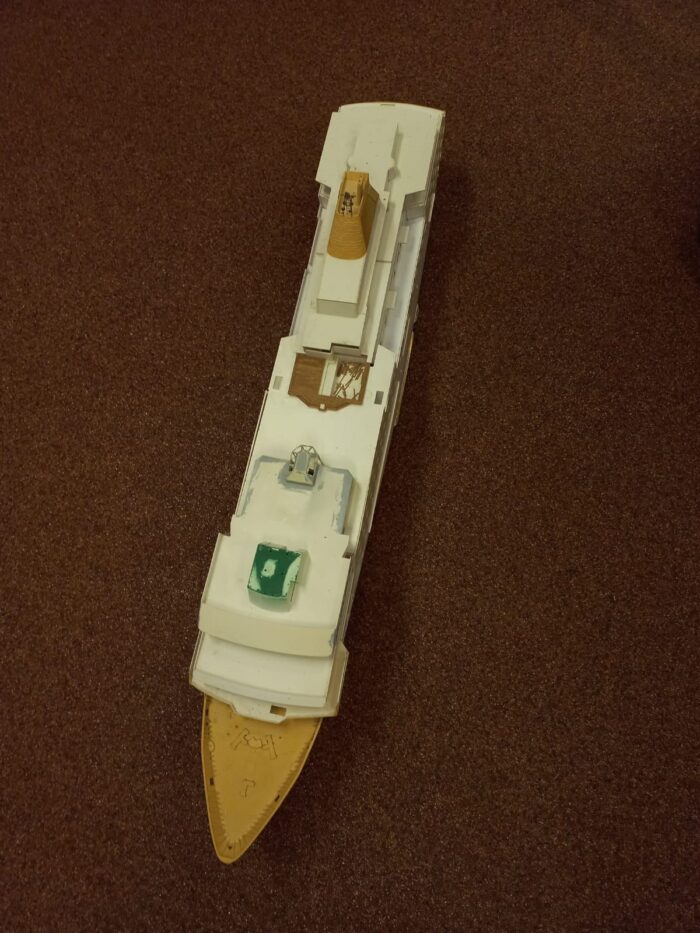 Deels gebouwde Robbe 1177 MS Hanseatic met alle toebehoren erbij