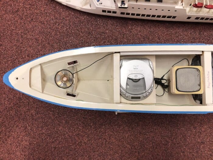 Gebruikt astoria cruise schip met motoren, stuurservo ontvanger, multinaut, stoomroker, zender en koffer met extra's