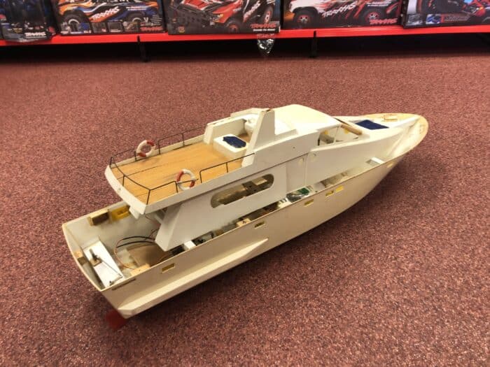 Gebruikt hegi wedico c66 jaguar tecnomarine met 2 graupner 1772 motor en graupner 3891 stuurservo