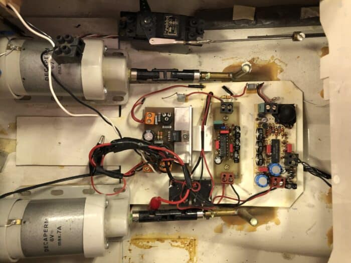 gebruikt Robbe 1035 Norderney met werkende kraan en Mowe, multiswitch decoders, ontvangers, motoren, boegschroef en geluid .