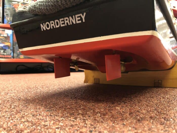 gebruikt Robbe 1035 Norderney met werkende kraan en Mowe, multiswitch decoders, ontvangers, motoren, boegschroef en geluid .