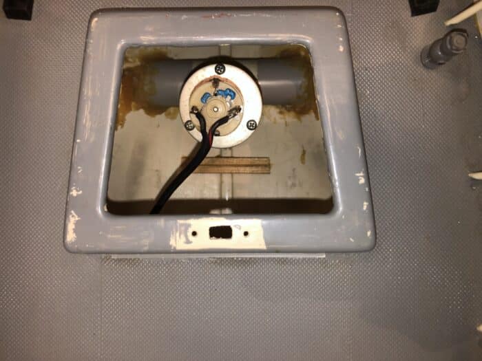 Gebruikt robbe westerhof lotse met 2 regelaren, robbe 4474 motor, boegschroef, waterpomp + kanon, sound modul, multi switch