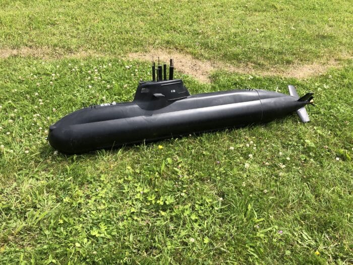 tweedehands Robbe 1215 U031 met duiktank en orginele brushless aandrijfset, duikklaar met f16 zender