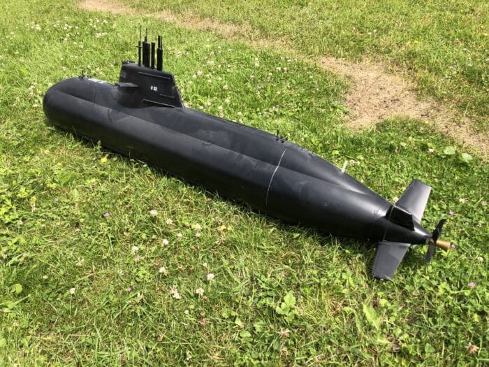 tweedehands Robbe 1215 U031 met duiktank en orginele brushless aandrijfset, duikklaar met f16 zender