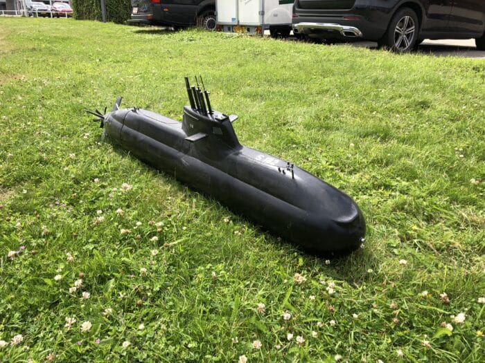 tweedehands Robbe 1215 U031 met duiktank en orginele brushless aandrijfset, duikklaar met f16 zender