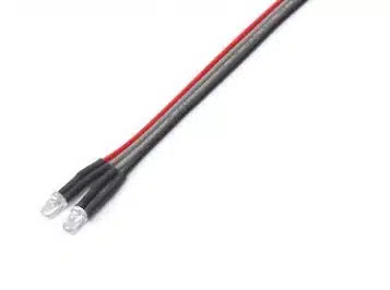 3mm leds Rood (2) met draad en Tamiya Stekker