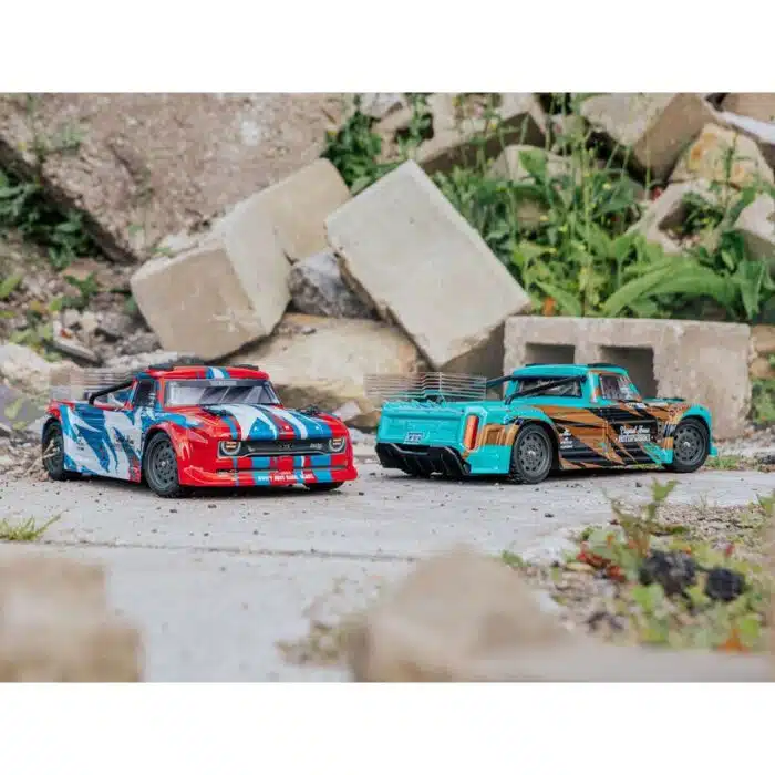 ARRMA Infraction 1/8 4X4 Mega Street Bash Resto Mod Truck RTR - Rood / Blauw