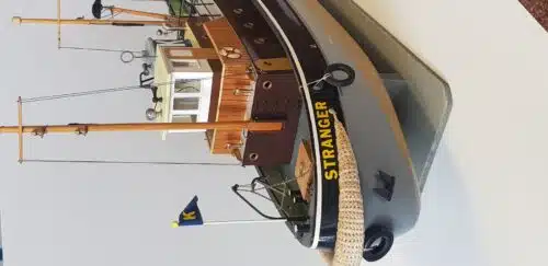 Gebruikt boot , met decaperen moter en regelaar, zonder accu en ontvanger