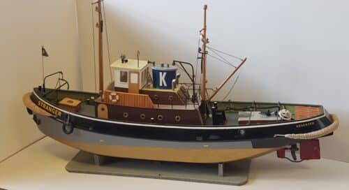 Gebruikt boot , met decaperen moter en regelaar, zonder accu en ontvanger