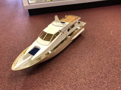 Gebruikt hegi wedico c66 jaguar tecnomarine met 2 graupner 1772 motor en graupner 3891 stuurservo