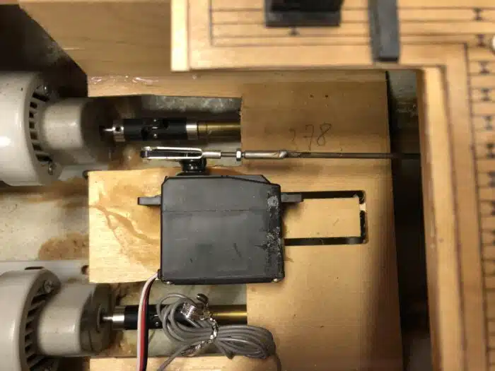 gebruikt Krick 27024 resolve met motoren, stuurservo, ontvanger en bec