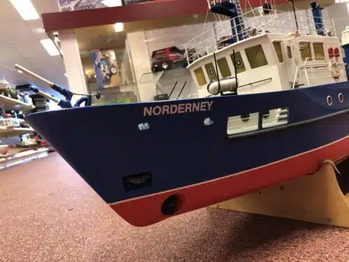 gebruikt Robbe 1035 Norderney met werkende kraan en Mowe, multiswitch decoders, ontvangers, motoren, boegschroef en geluid .