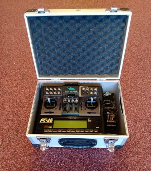Gebruikt Robbe FC 28 40 Mhz met Robbe 8084 en Robbe 8101 Zo Goed als Nieuw