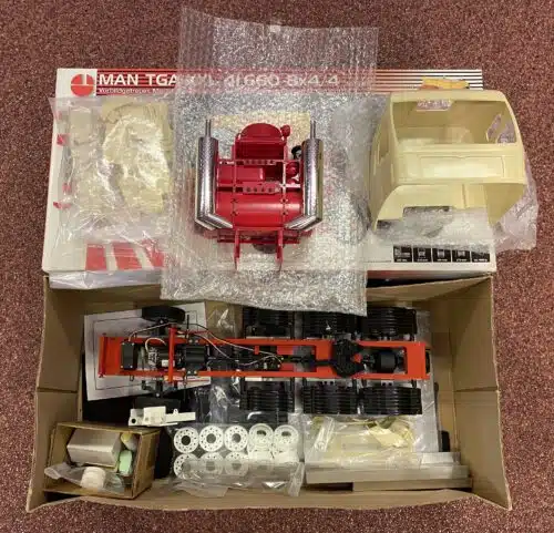 Gebruikte Robbe 3301 MAN TGA XXL 8X4/4 Chassis is al Gebouwd en Uitlaat ook Verder Helemaal Nieuw