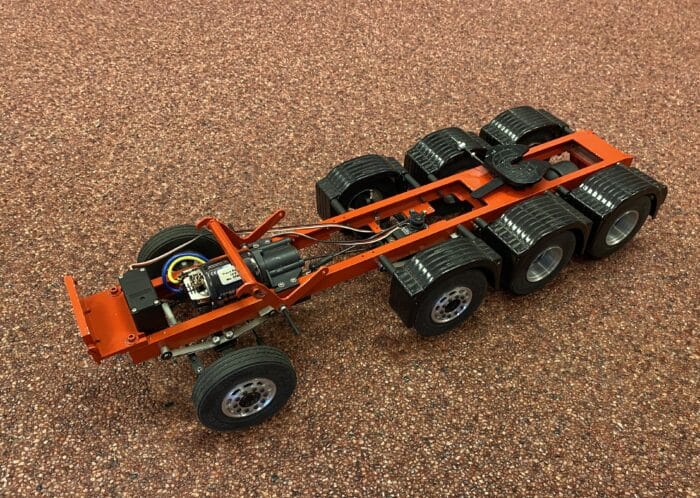 Gebruikte Robbe 3301 MAN TGA XXL 8X4/4 Chassis is al Gebouwd en Uitlaat ook Verder Helemaal Nieuw