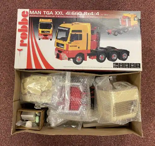 Gebruikte Robbe 3301 MAN TGA XXL 8X4/4 Chassis is al Gebouwd en Uitlaat ook Verder Helemaal Nieuw