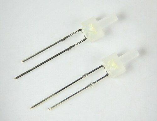RCP-69184 Flattop led wit 2 mm, 4 stuks met weerstand voor 12V