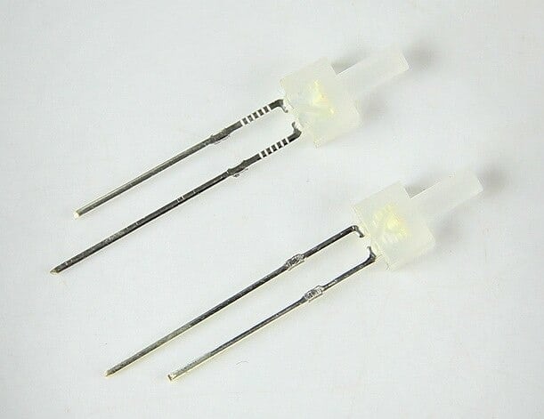 RCP-69184 Flattop led wit 2 mm, 4 stuks met weerstand voor 12V