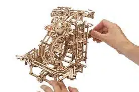 Ugears knikkerbaan stepped hoist