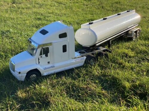 Wedico Century Freightliner wit met metalen assen, differentiëlenl en versnelling. aluminium velgen, diesel geluid, verlichting,