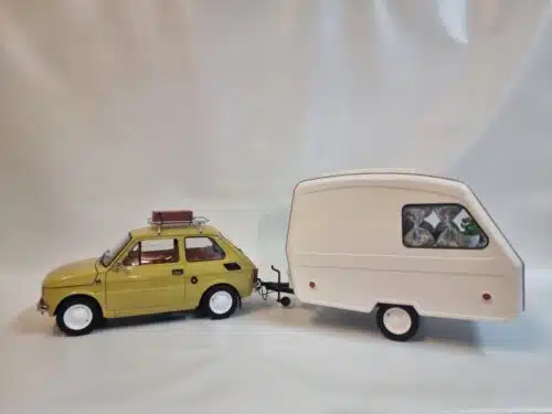 Deagostini Pocher Fiat 126P met Caravan 1:8 gebouwd