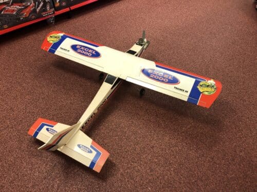 gebruikt excel 2000 trainer met magnum xl .46 7,5CC motor, 10-6 nylon prop met spinner, servo's