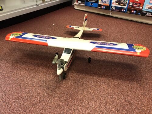 gebruikt excel 2000 trainer met magnum xl .46 7,5CC motor, 10-6 nylon prop met spinner, servo's