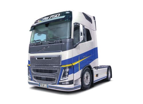 Italeri 3970 Volvo FH16 medium roof