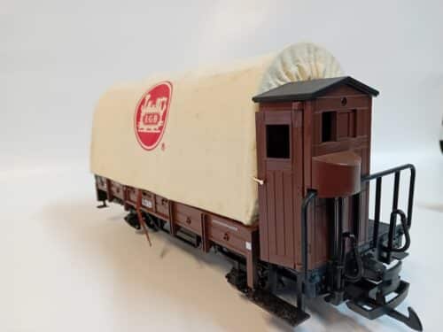 LGB 40130 Lage goederenwagen met platform en remcabine. Laadzeil van canvas, gespannen met 4 bogen