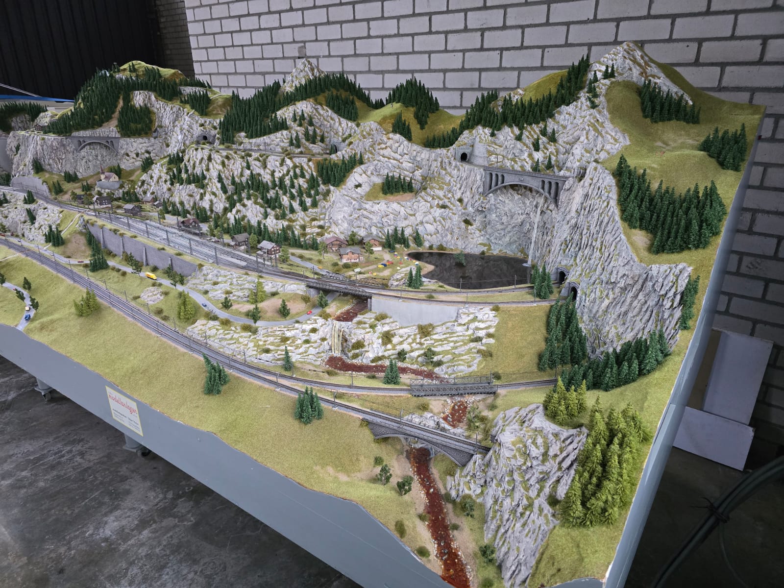 Spoorbaan Z Zwitserland. Gemaakt door firma Meyer 5 meter breed. Uniek stuk