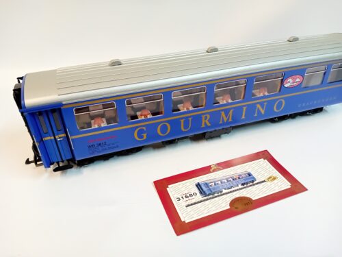 LGB31680 G Gourmino restauratierijtuig van de RhB