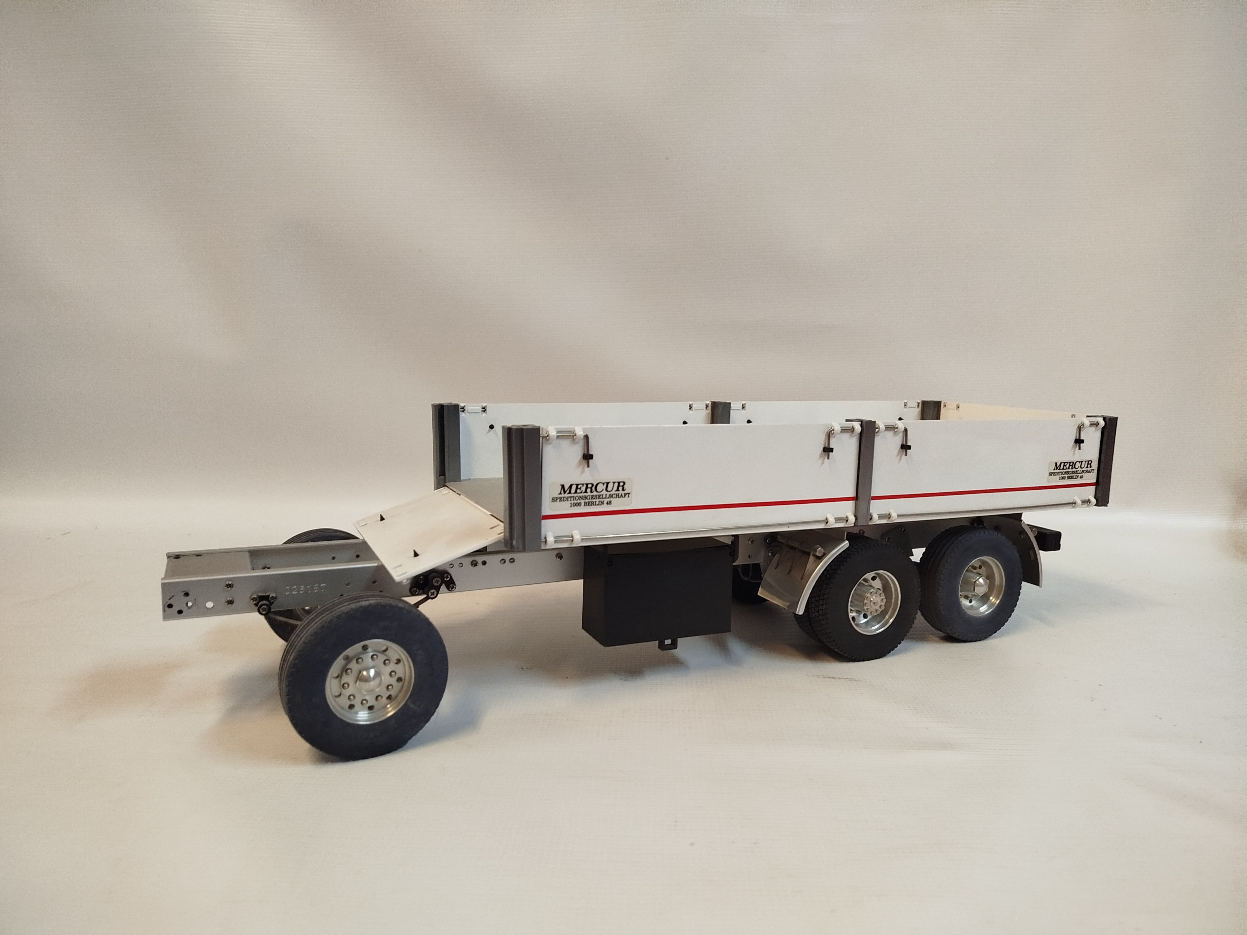 Gebruikte Wedico Mercur trailer met sleepas 741 en differentieel 330 op 733 chassis