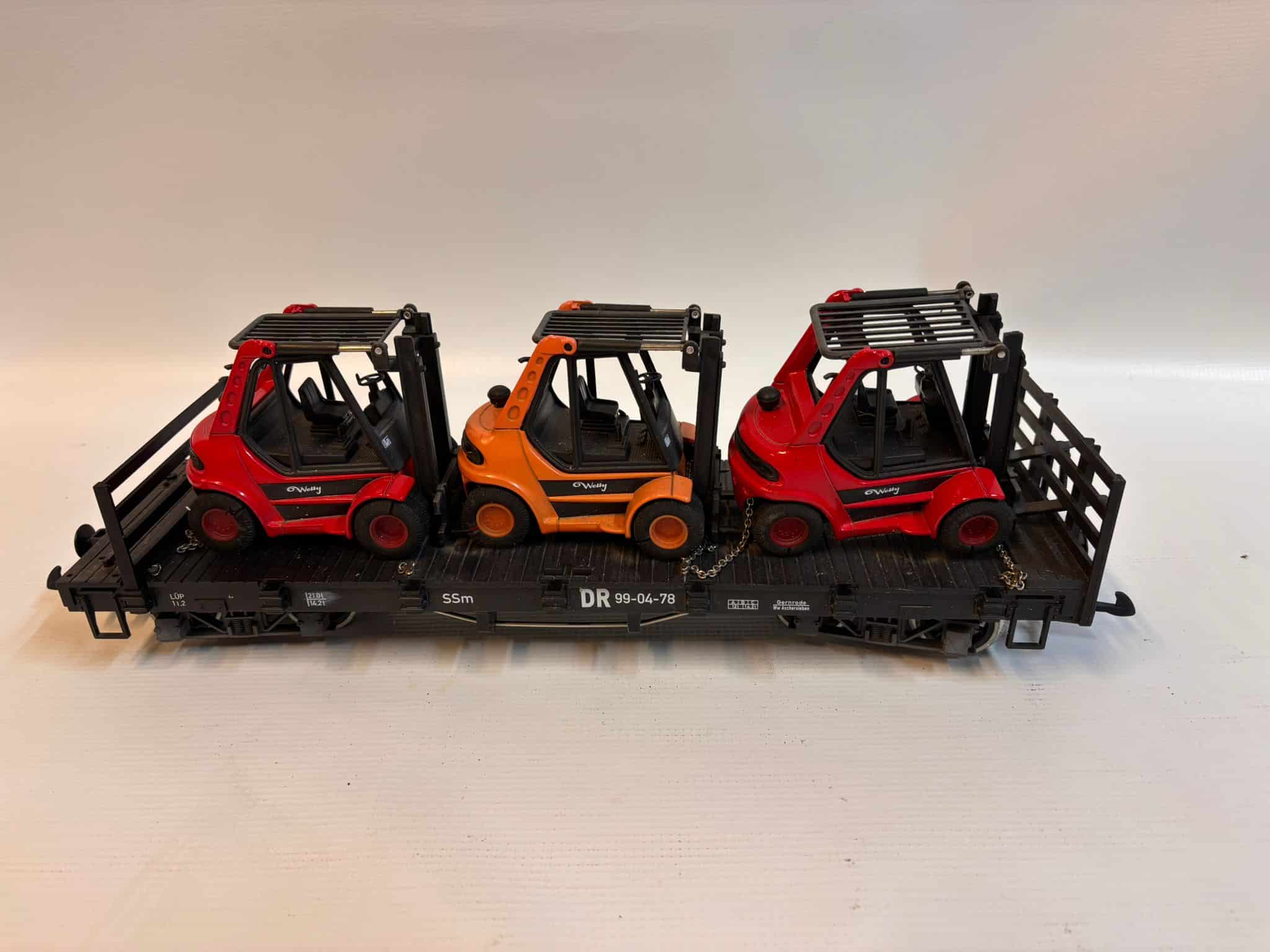 LGB 45690 H Goederenwagon met 3 heftrucks