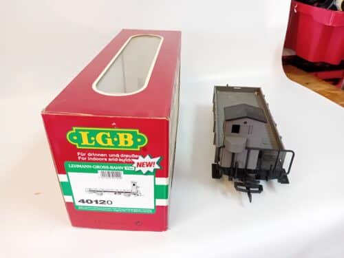 lgb 40120 Twee-assige lage boorden wagen met bordes remshuisje