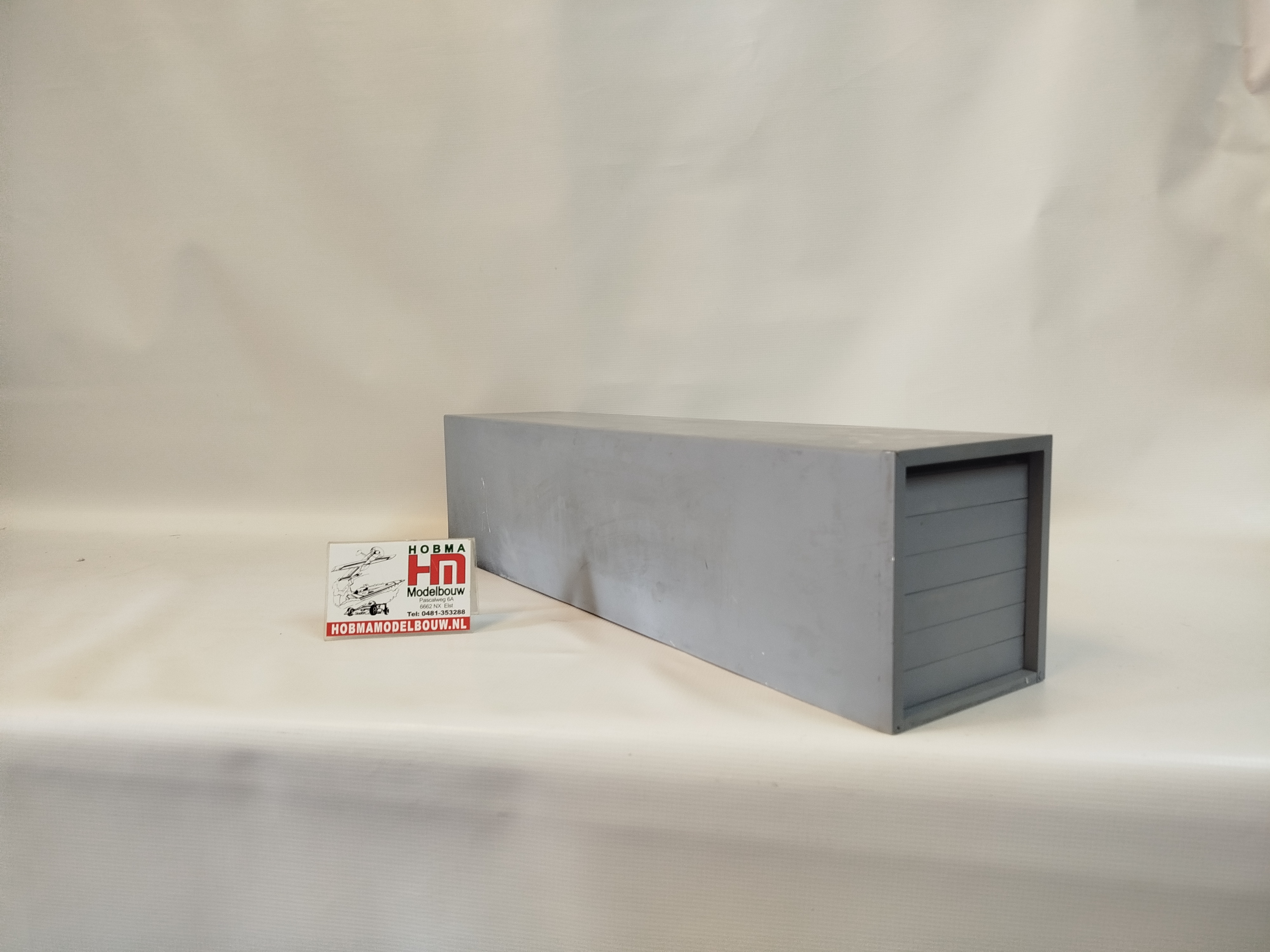 Zelfbouw container met roldeur