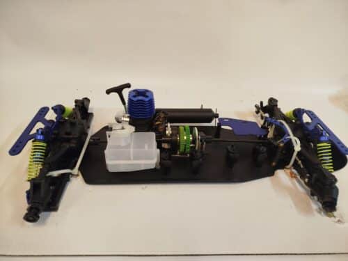 Carson Super Scale nitro auto met Mercedes-Benz body