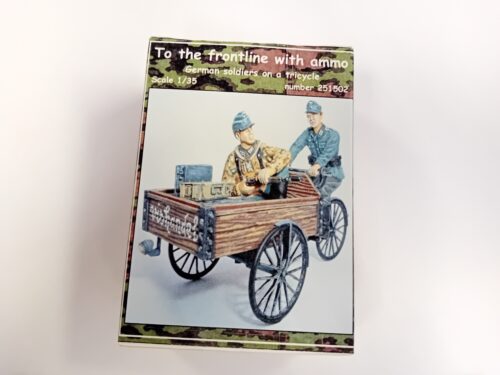 Frontline scale models 251502 German soldiers on a tricycle