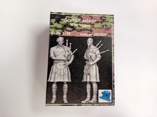 Frontline scale models 252509 5 Scottish soldier with bagpipes