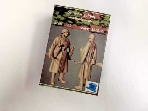 Frontline scale models 252512 German soldier with handgrenades